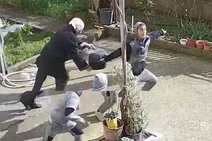 «Σπάσανε τα δόντια μου, αιμορραγούσα και ζω ακόμα» – Οι πρώτες δηλώσεις της γιαγιάς που λήστεψαν ανήλικοι Ρομά